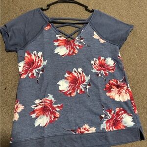 Maurices Blue and Red Floral Short Sleeve Tee